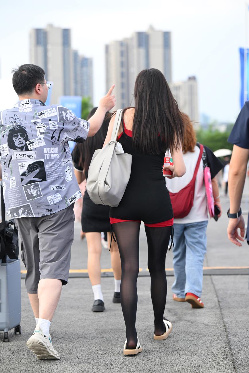 精选街拍作品 NO.5795 黑丝连体衣[62P/164MB]