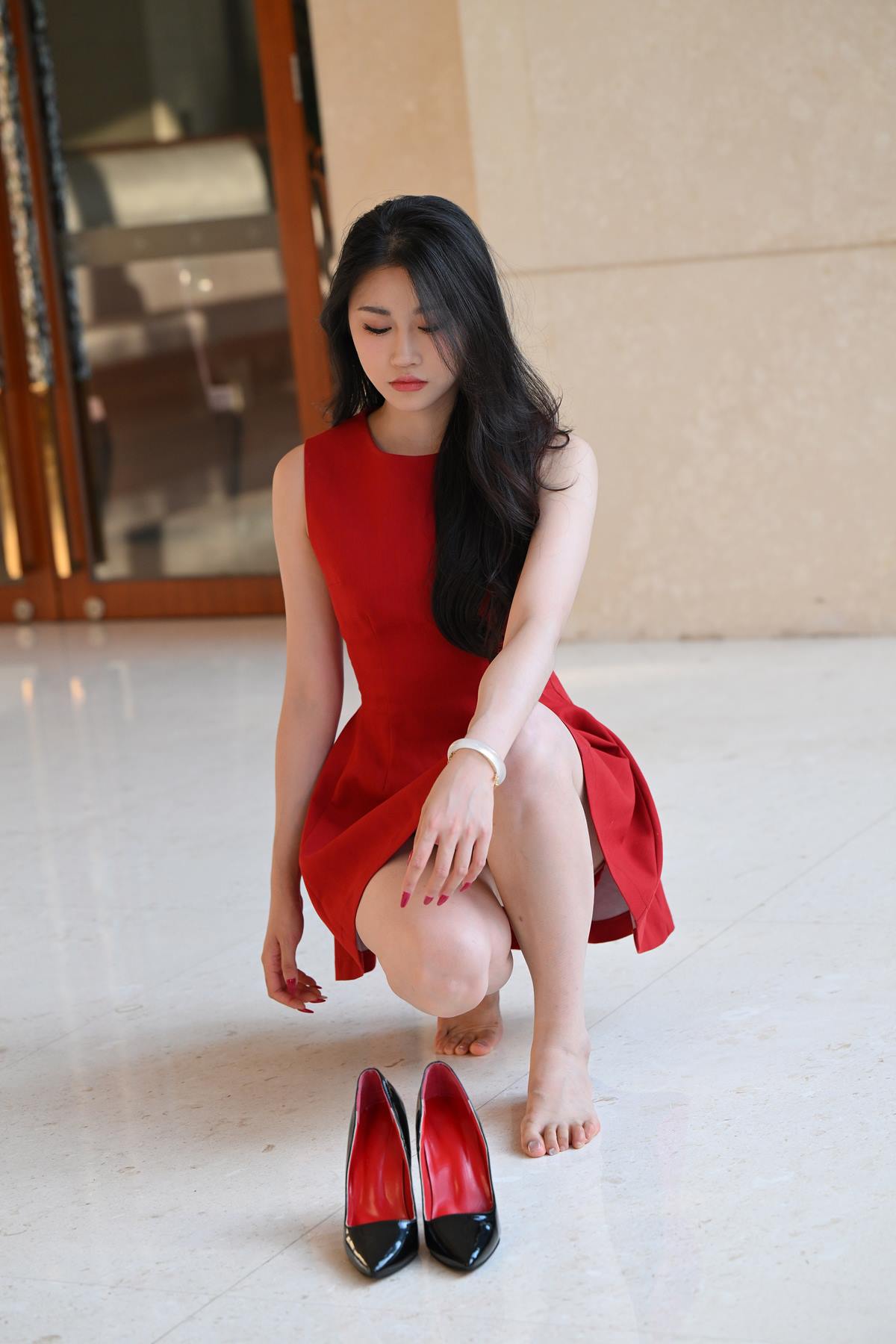 精选街拍作品 NO.5816 亮眼红裙高跟[91P/198MB]