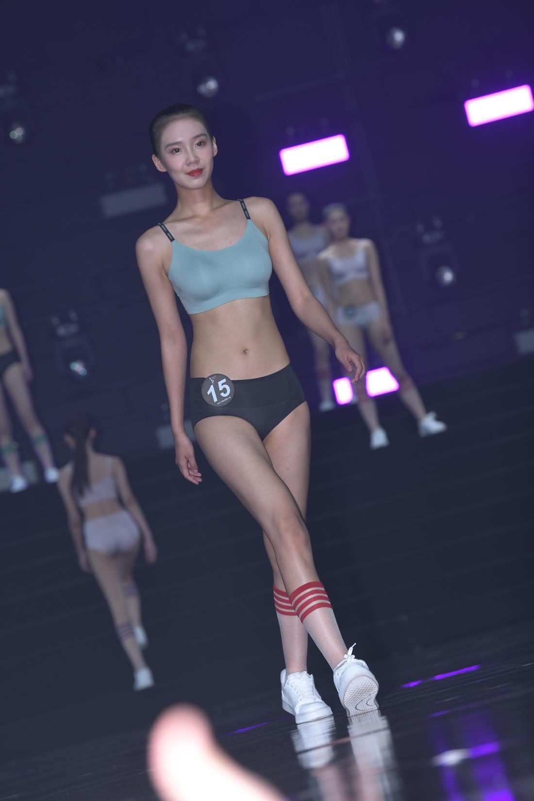 精选街拍作品 NO.5836 活力青春[172P/222MB]