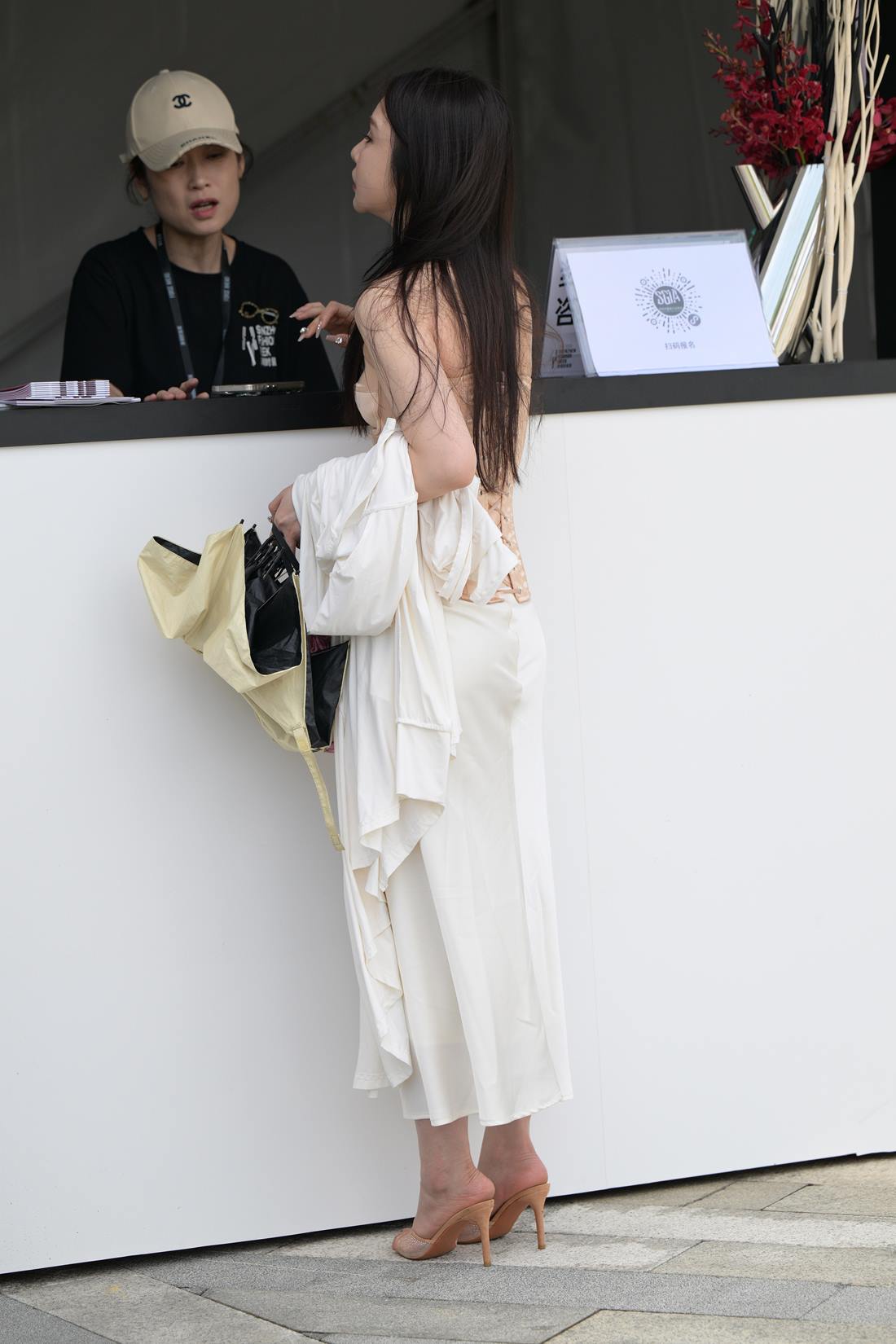 精选街拍作品 NO.5828 粉白搭配丝足[69P/143MB]