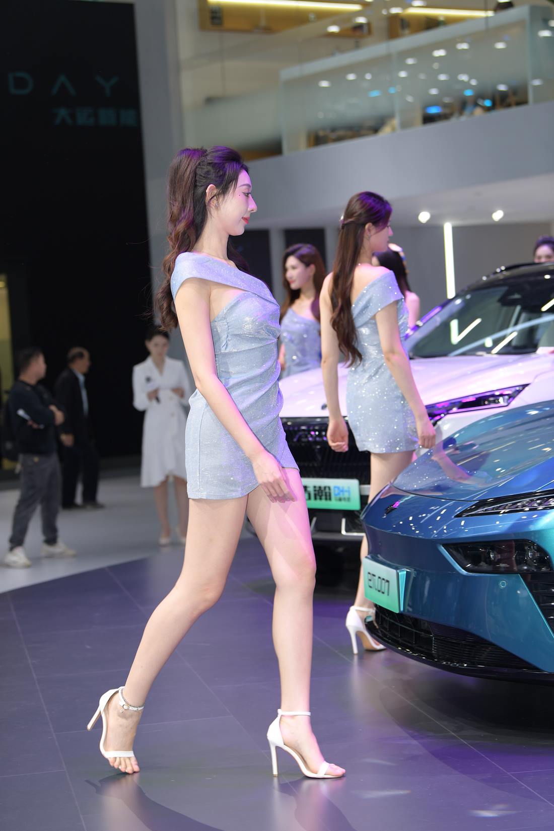 精选街拍作品 NO.5845 灰色修身裙[116P/267MB]