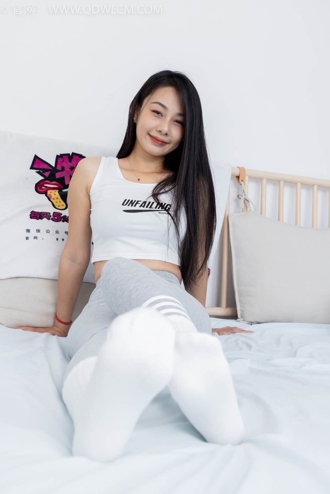 物恋传媒 NO.2417 岚岚-运动鞋、白棉袜、瑜伽裤[150P/1V/3.77GB]