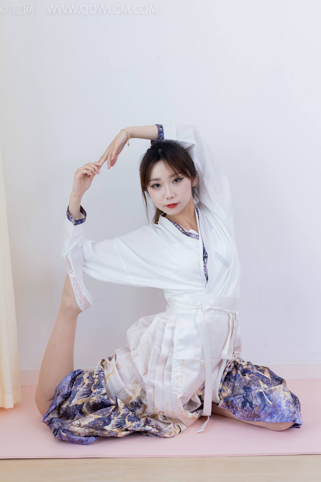 物恋传媒 NO.2410 泡泡-汉服、平底鞋、白棉袜、白船袜、薄肉丝[170P/1V/5.48GB]