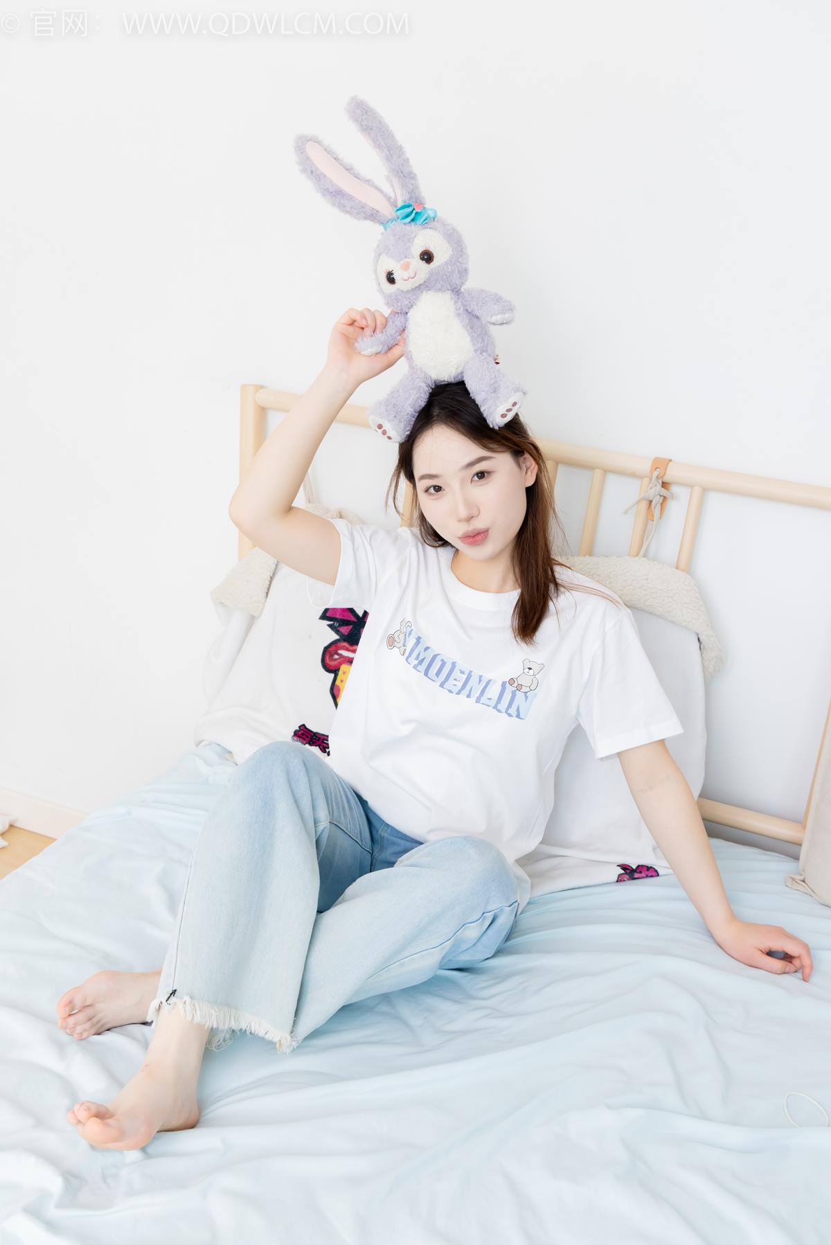 物恋传媒 NO.2390 荔枝-帆布鞋、短白棉袜、裸足[150P/1V/3.66GB]