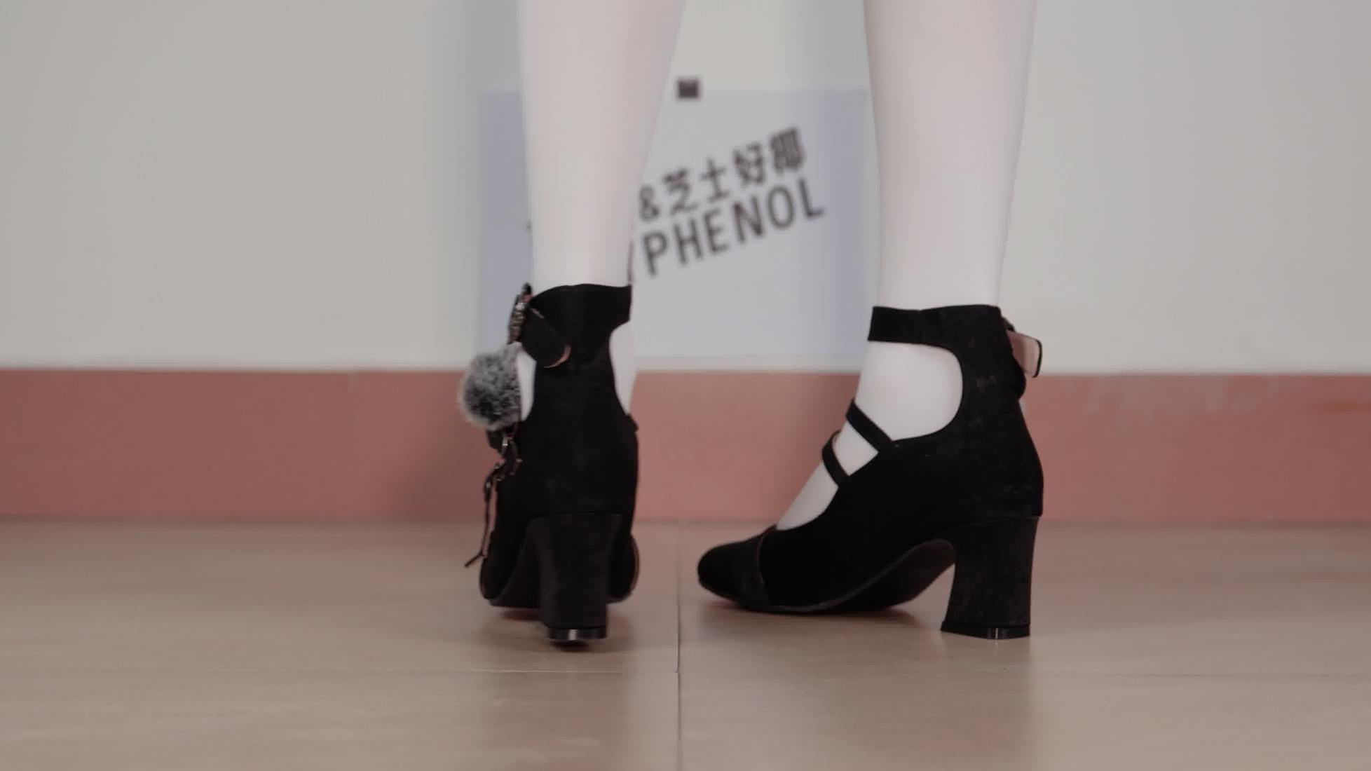 芝士好椰 - 听！把麦克风别在鞋上！黑色维莉雅[1V/494MB]