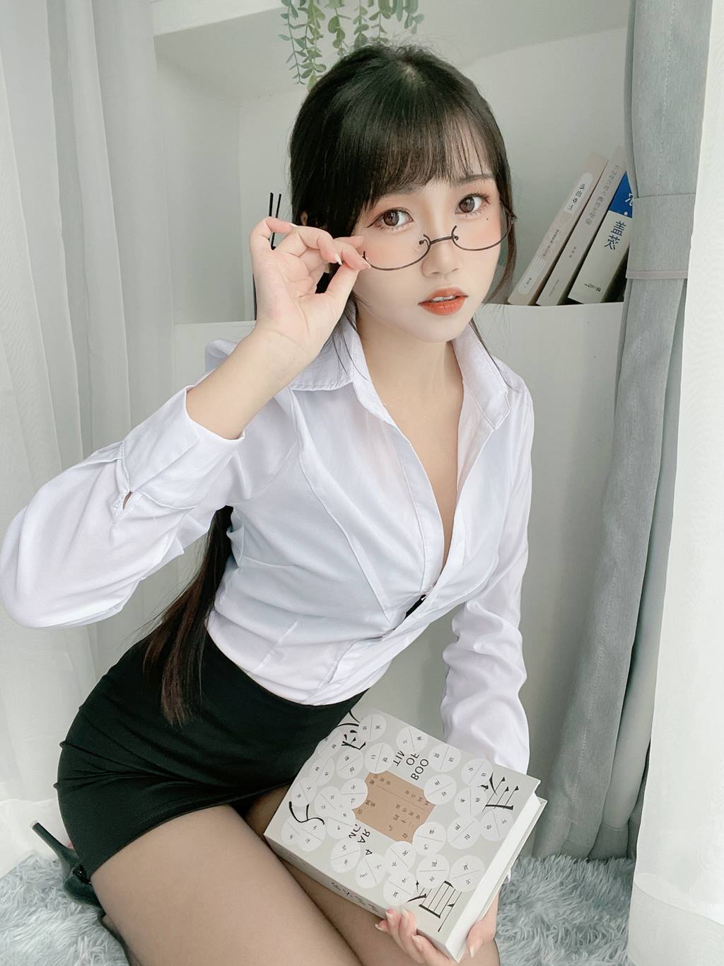 不呆猫 - 黑丝包臀OL[24P/76MB]