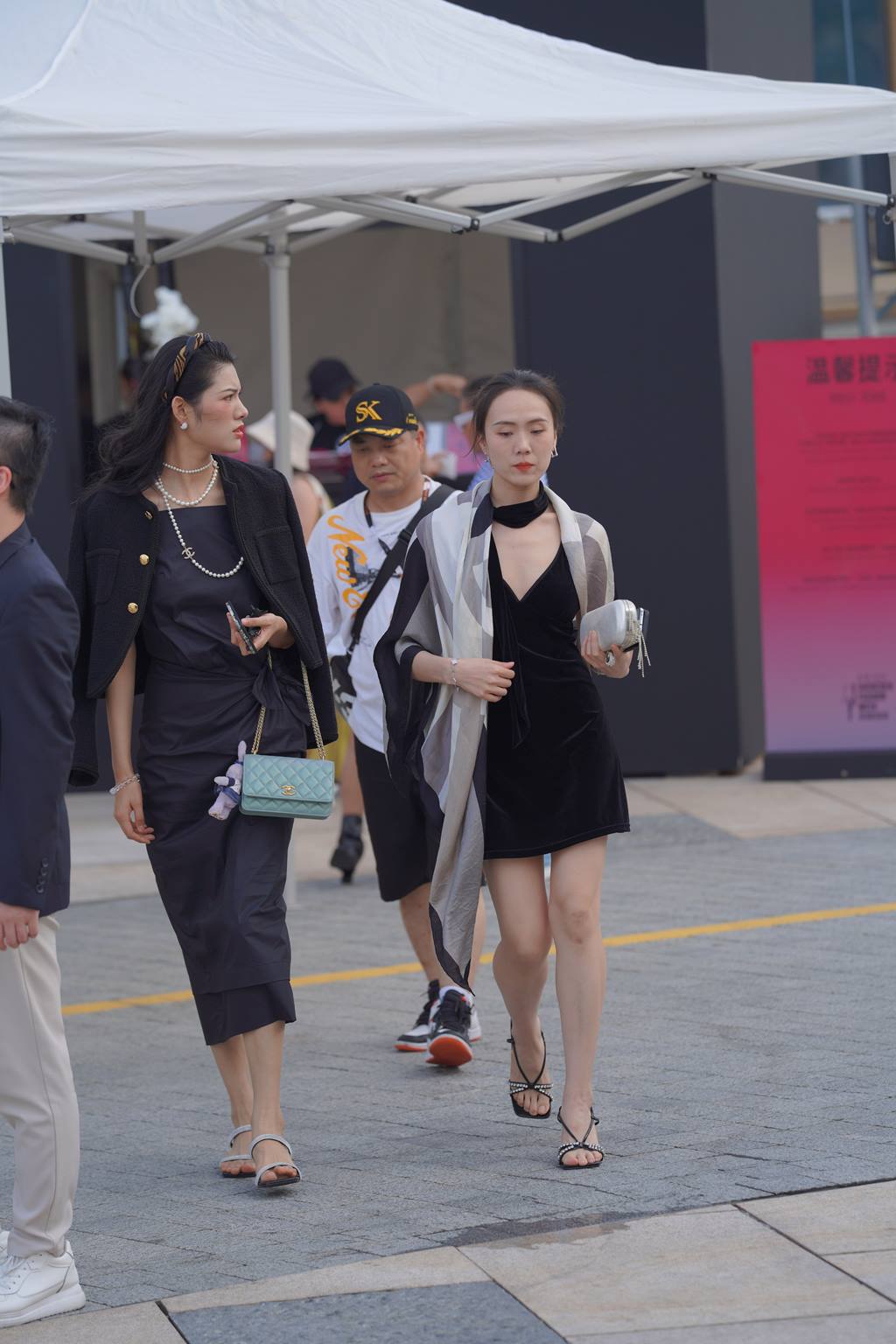 精选街拍作品 NO.5942 迷人黑色吊带[210P/530MB]