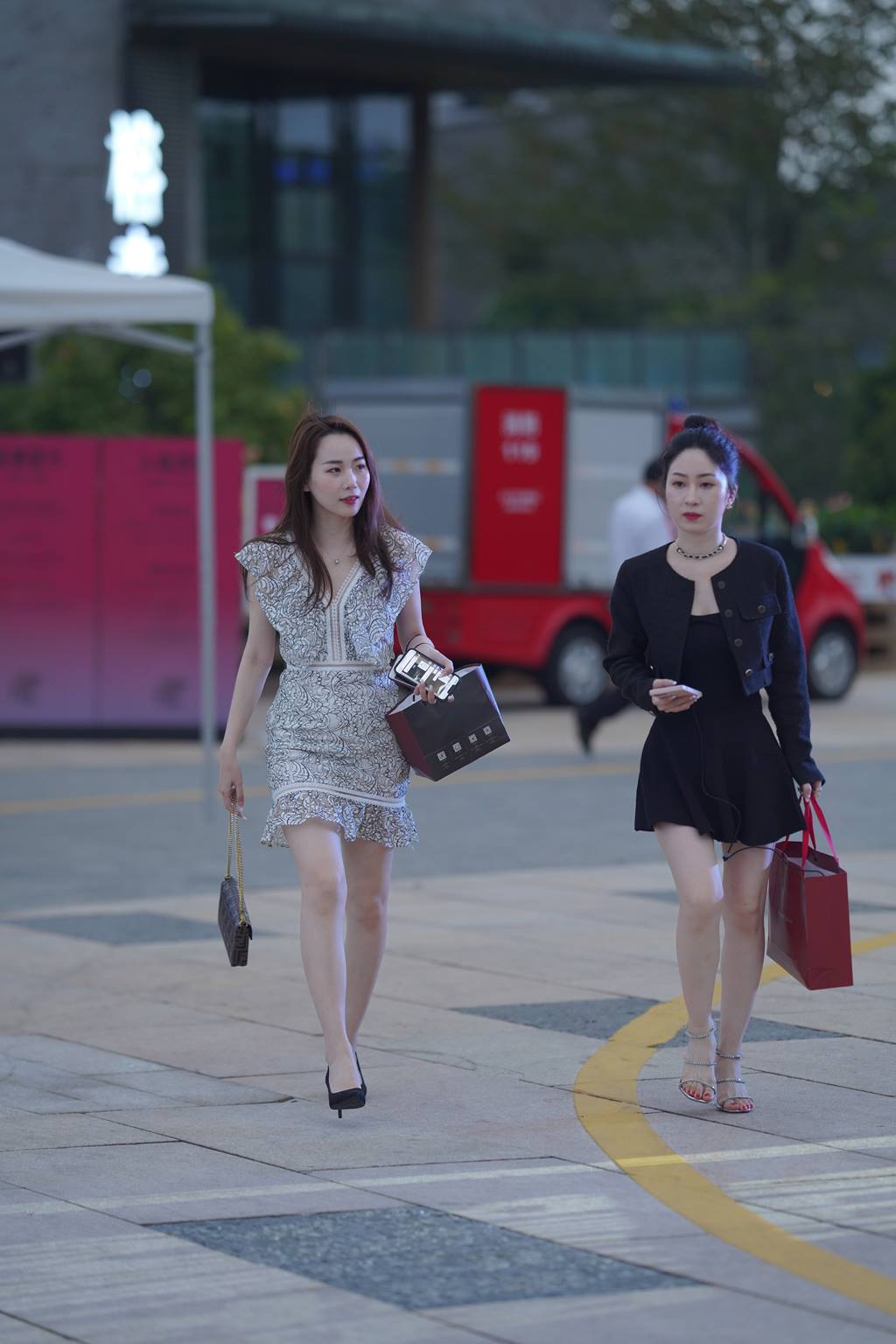 精选街拍作品 NO.5955 白色绣花连衣裙[136P/441MB]