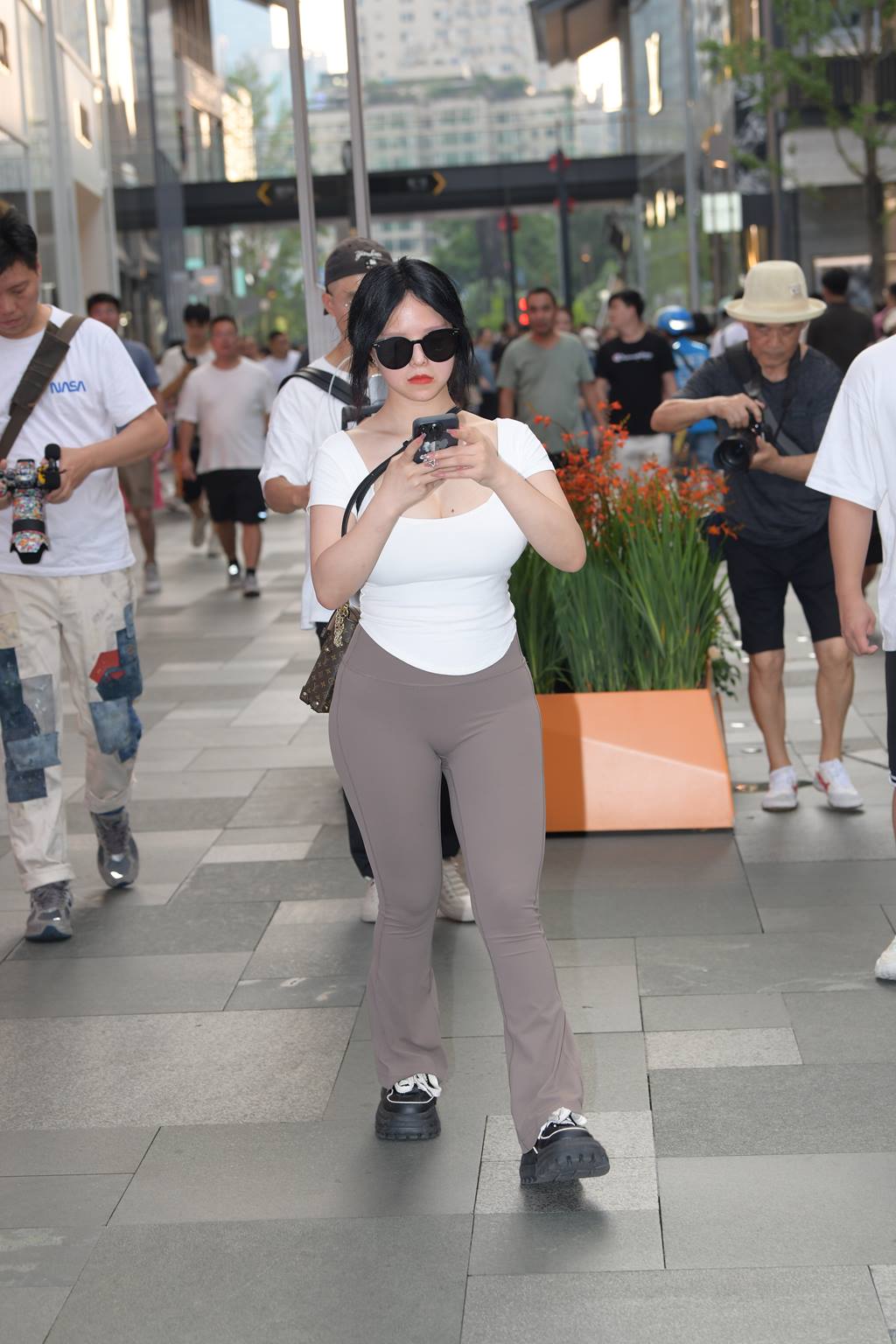 精选街拍作品 NO.5958 丰满灰色瑜伽裤[119P/225MB]