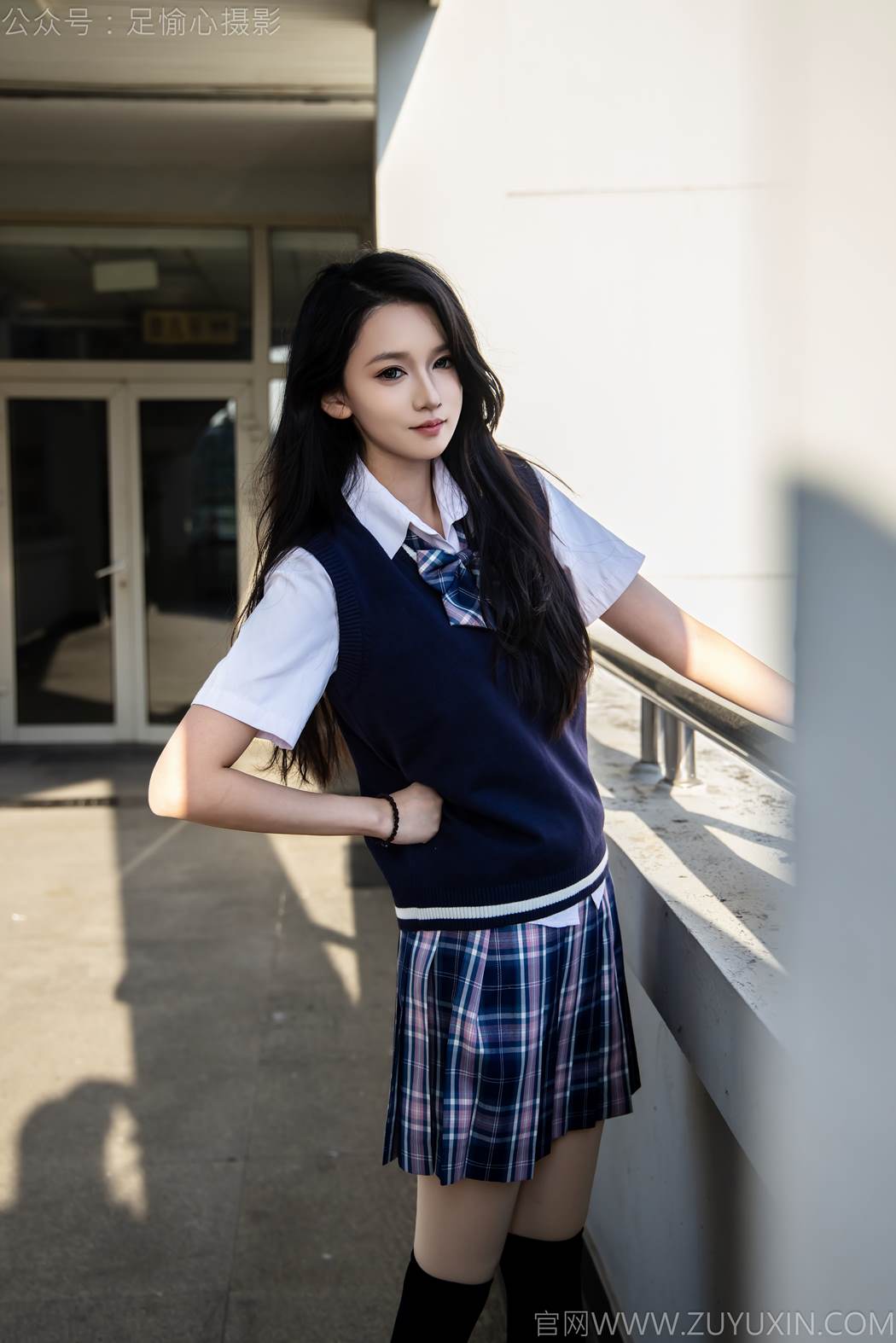 足愉心 NO.019 果酱（搭配：JK制服、小皮鞋、黑色丝袜、肉色打底裤）[109P/2V/10.9GB]