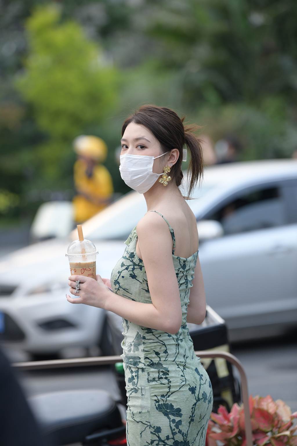 精选街拍作品 NO.5979 吊带长裙[54P/143MB]