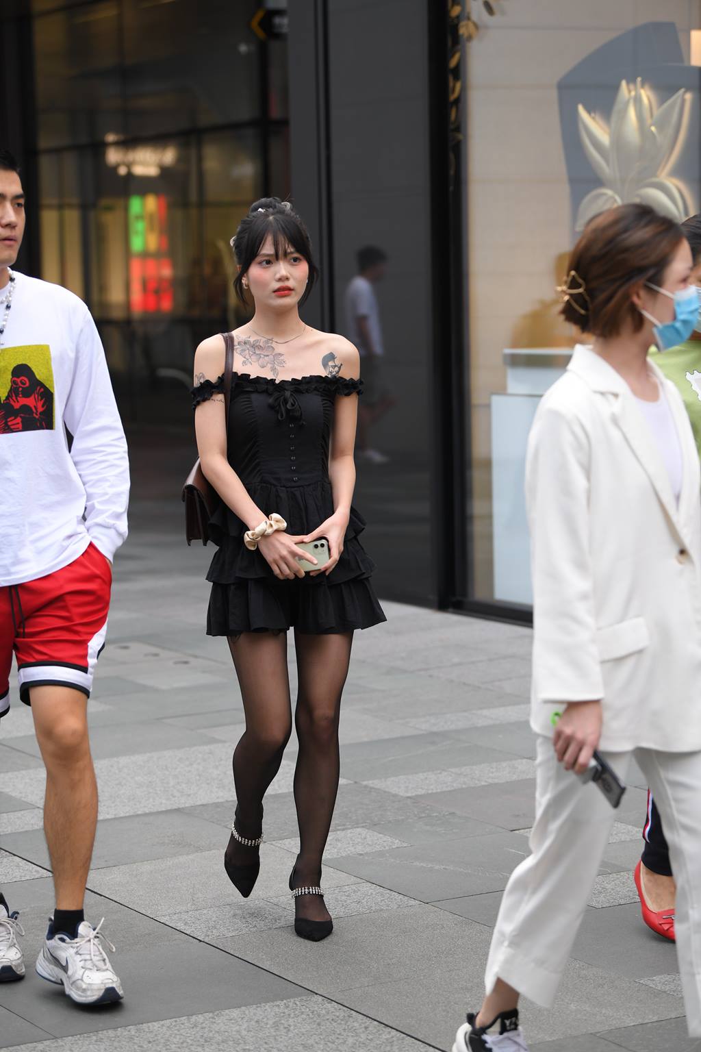 精选街拍作品 NO.5960 甜美一字肩黑裙[101P/192MB]