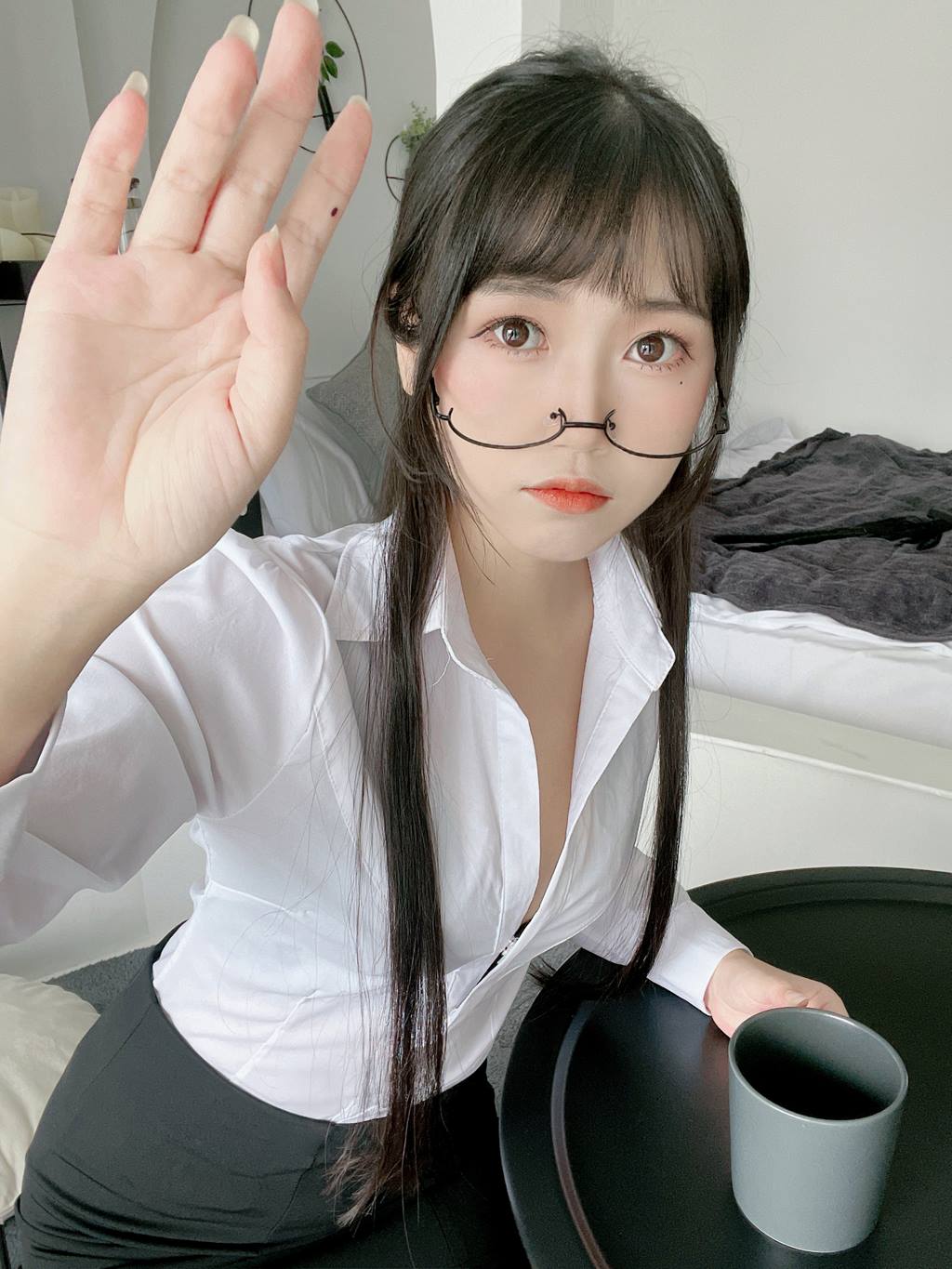 不呆猫 - 黑丝包臀OL[24P/76MB]