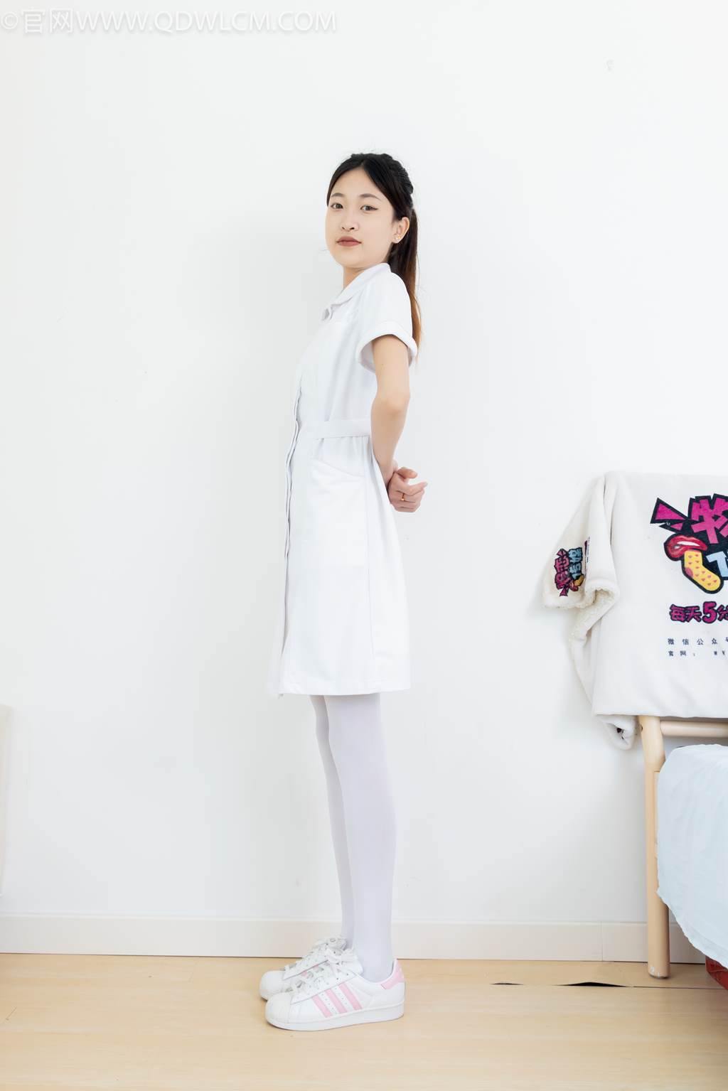 物恋传媒 NO.2450 小夏-板鞋、厚白丝[165P/1V/3.84GB]