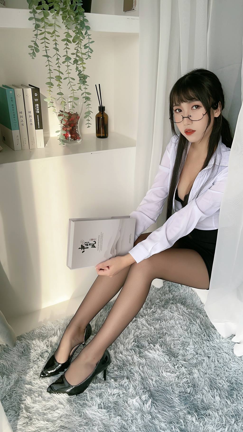 不呆猫 - 黑丝包臀OL[24P/76MB]