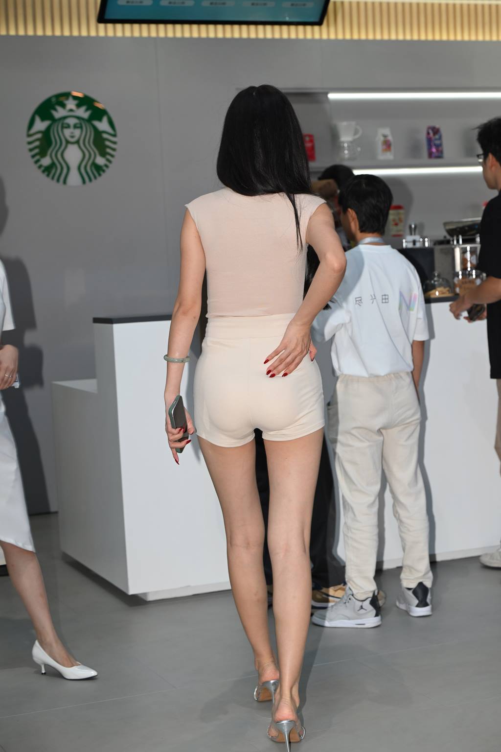 精选街拍作品 NO.5943 高挑风情姐妹[119P/234MB]