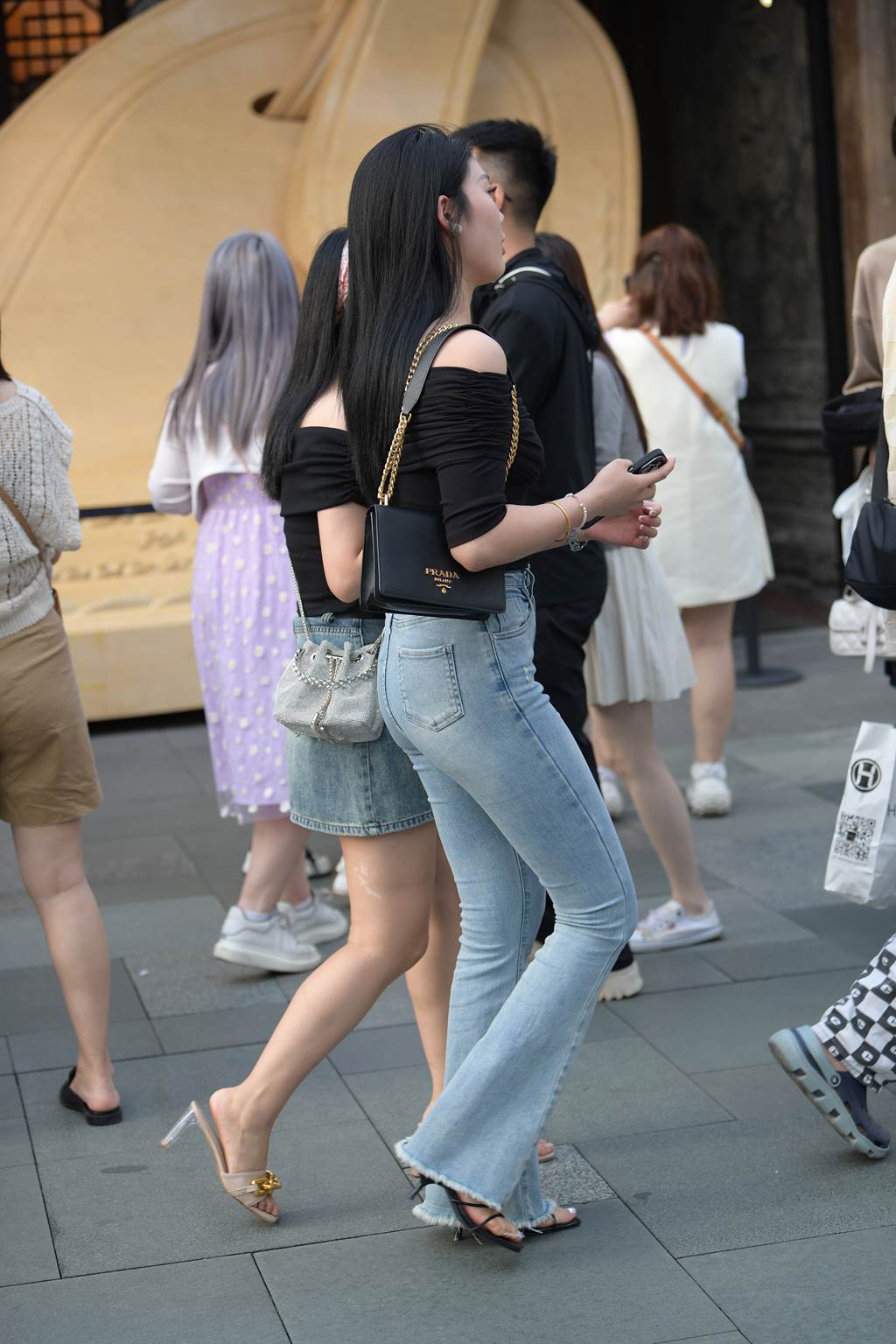 精选街拍作品 NO.6029 浅色喇叭牛仔裤[148P/397MB]