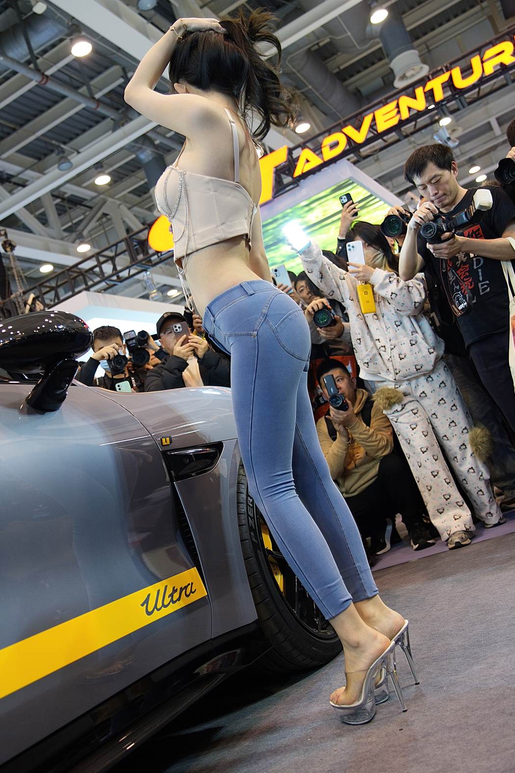 精选街拍作品 NO.5916 紧身牛仔裤好身材[56P/442MB]