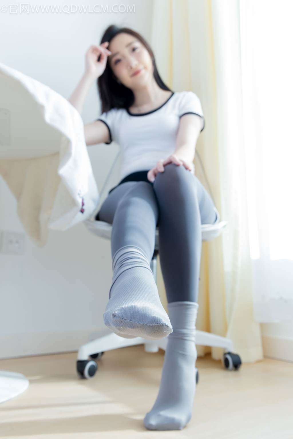 物恋传媒 NO.2443 恬恬-体操服、板鞋、厚灰丝、灰色冰丝袜[163P/1V/3.70GB]