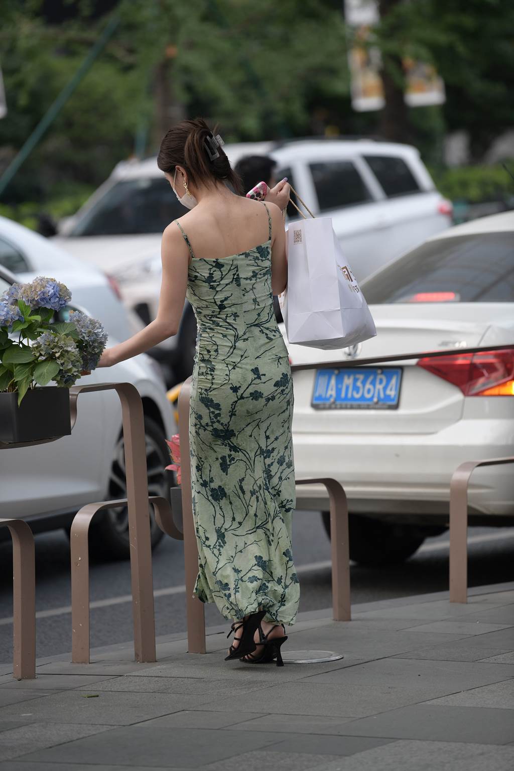 精选街拍作品 NO.5979 吊带长裙[54P/143MB]