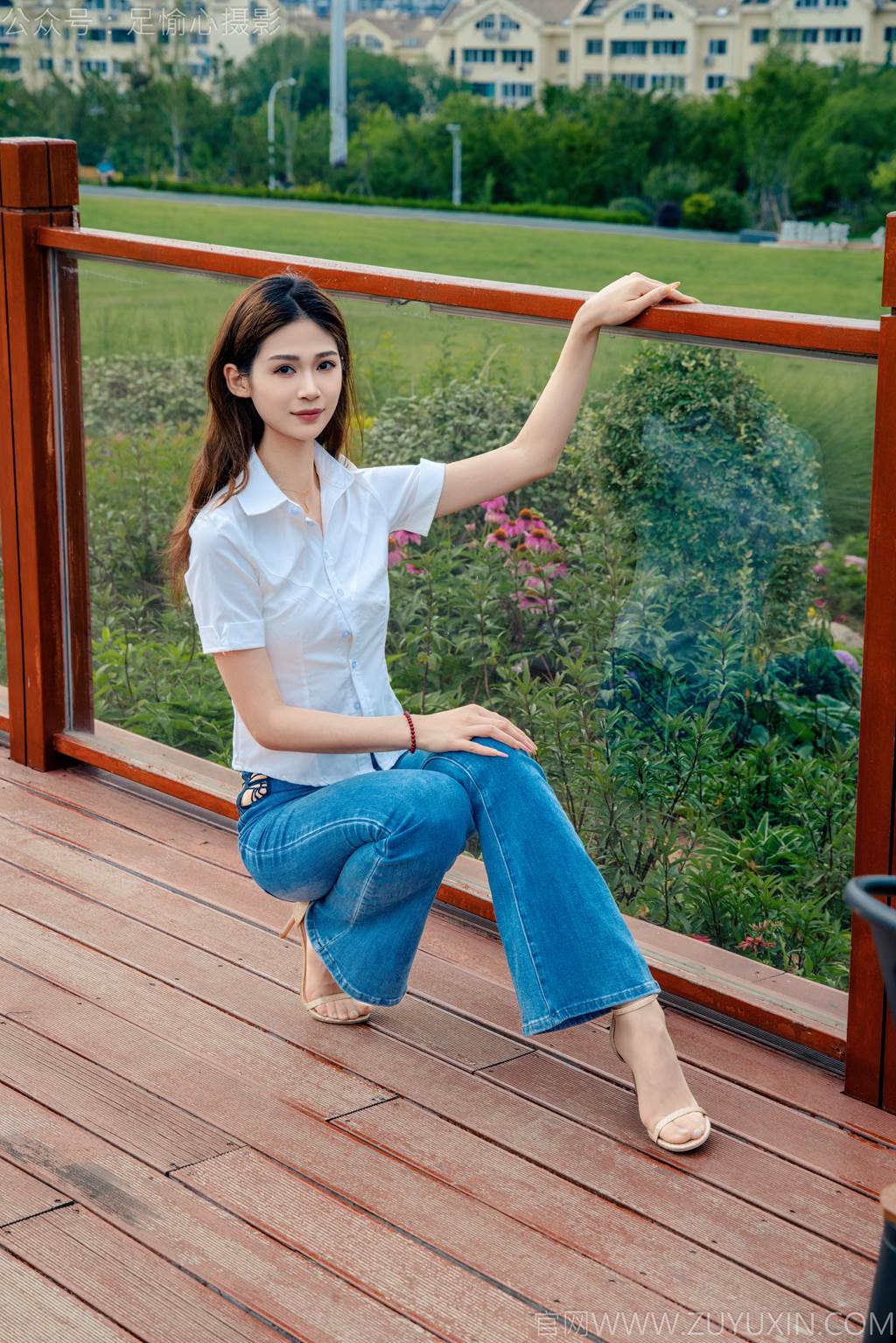 足愉心 NO.048 沐晴（搭配：白衬衣、牛仔长裤、肉色丝袜、浅色高跟鞋）[105P/2V/10.6GB]