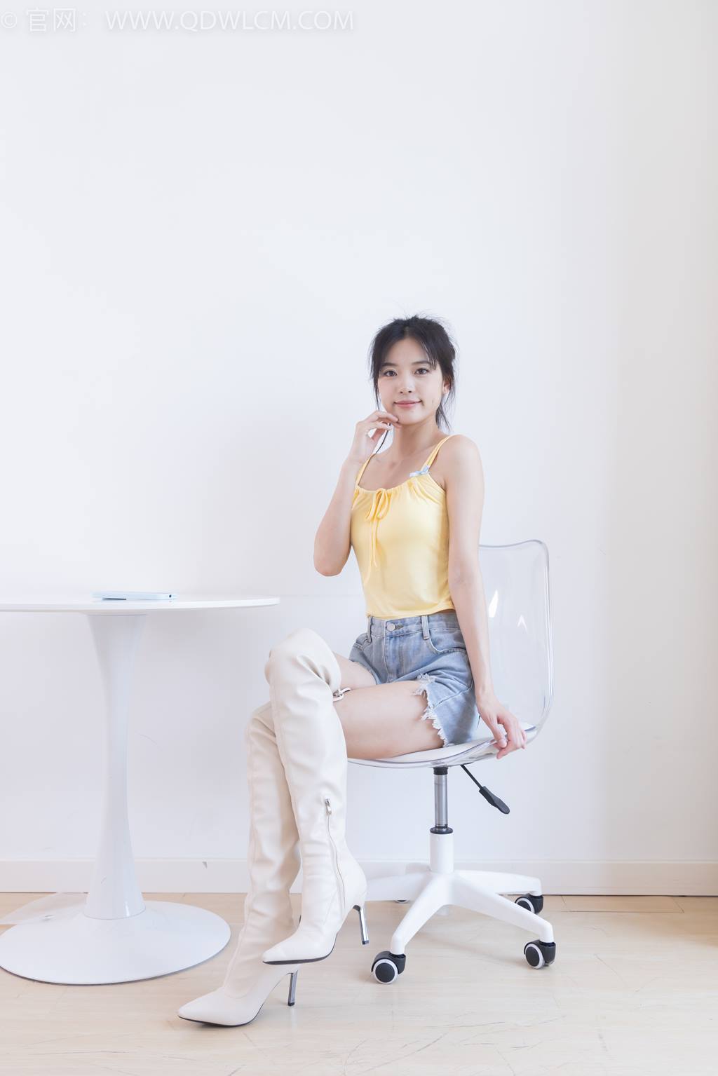 物恋传媒 NO.2426 茯苓-长靴、白棉袜、裸足[175P/1V/3.44GB]