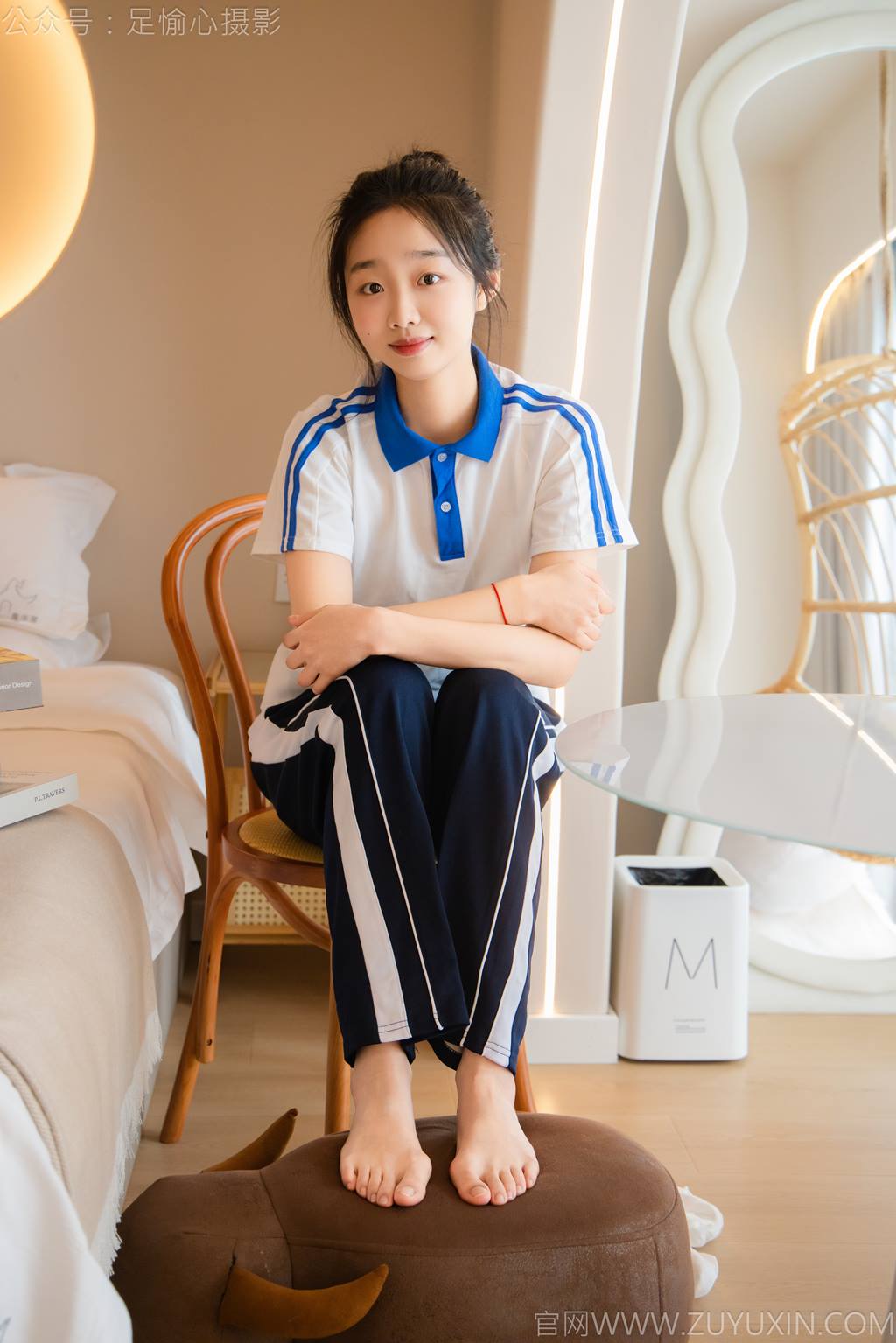 足愉心 NO.031 奶芙（搭配：校服、帆布鞋、白色棉袜、裸足）[110P/2V/15.4GB]