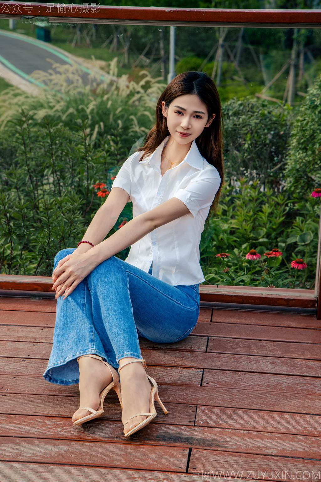 足愉心 NO.048 沐晴（搭配：白衬衣、牛仔长裤、肉色丝袜、浅色高跟鞋）[105P/2V/10.6GB]