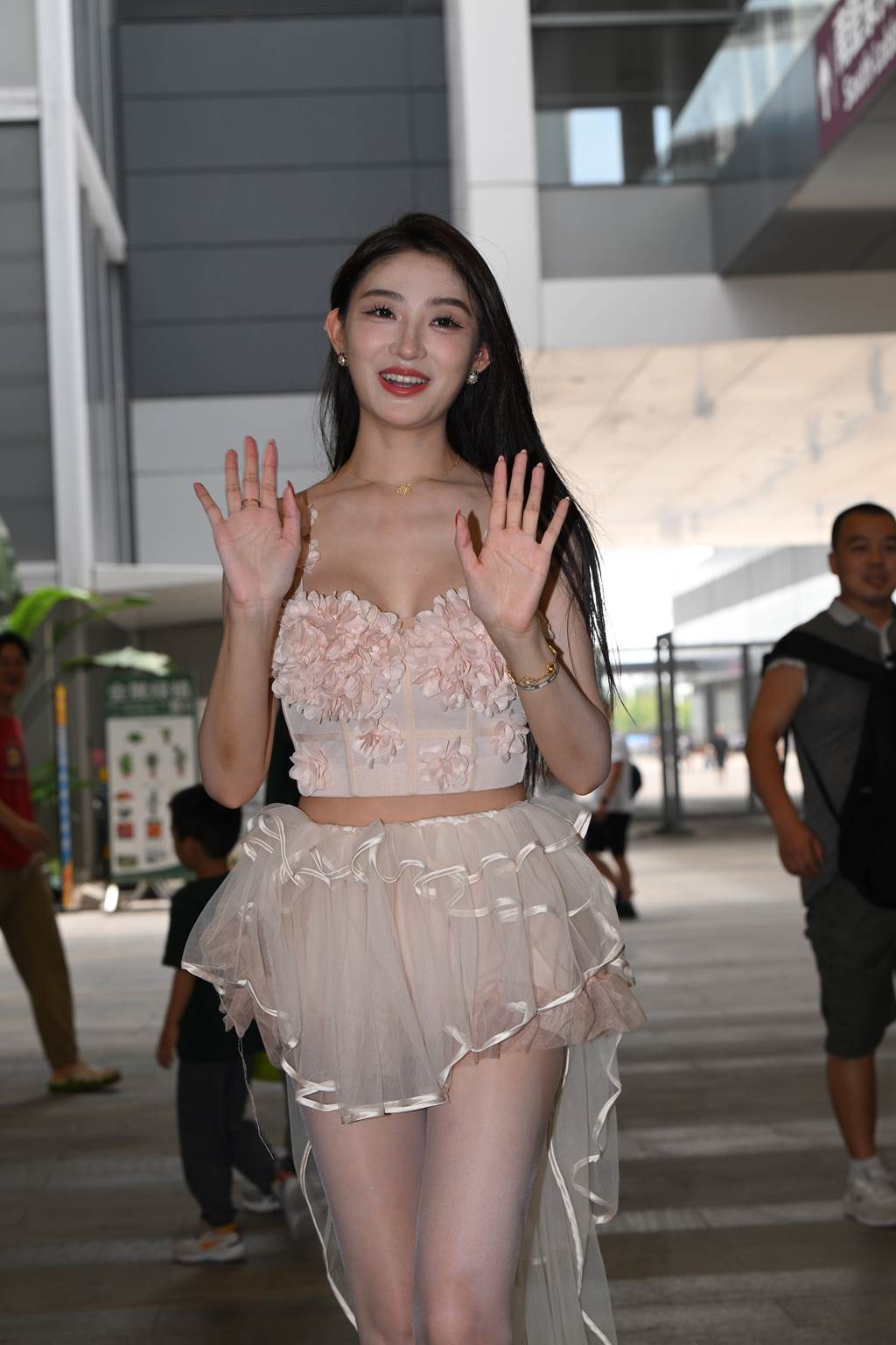 精选街拍作品 NO.6018 甜美粉色纱裙[179P/523MB]