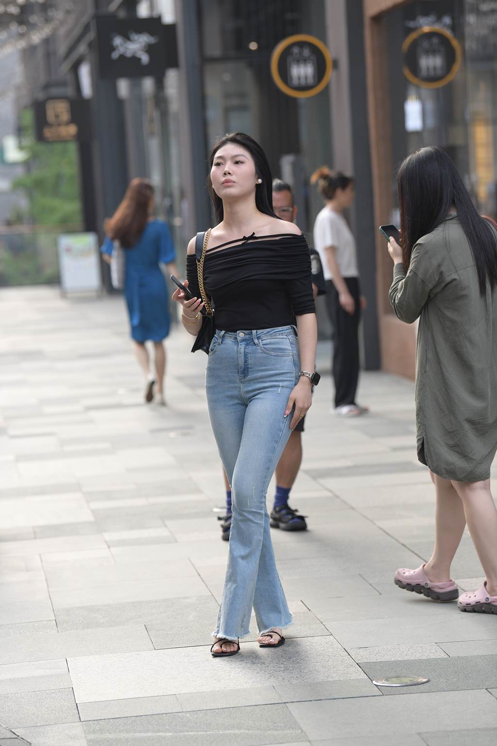 精选街拍作品 NO.6029 浅色喇叭牛仔裤[148P/397MB]