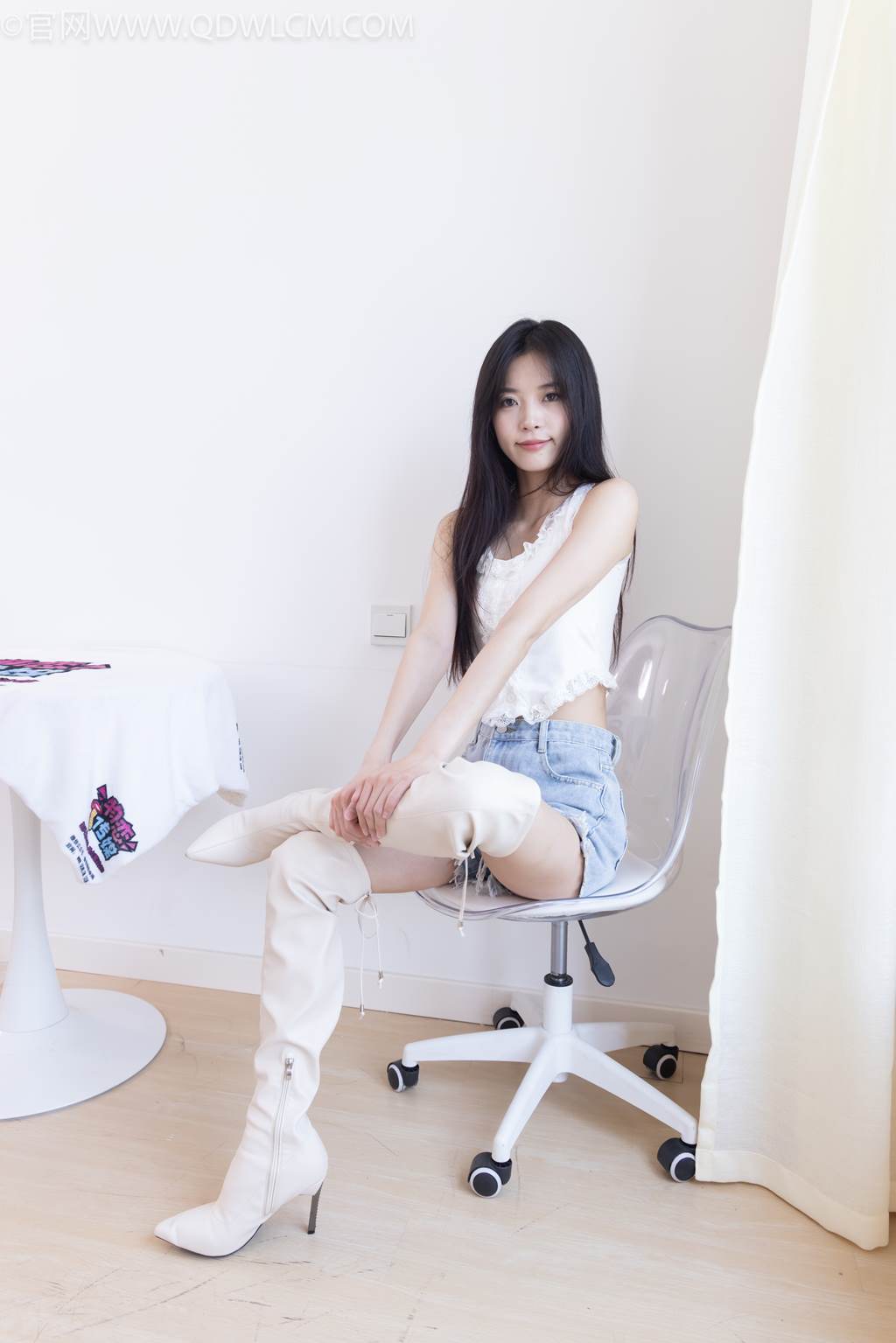 物恋传媒 NO.2447 茯苓-高跟长靴、白棉袜、裸足[171P/1V/3.94GB]