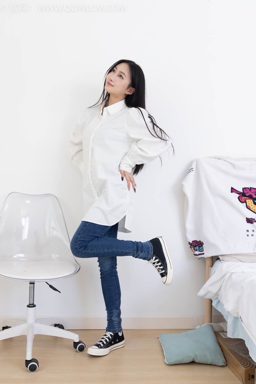 物恋传媒 NO.2418 小影-帆布鞋、白棉袜、短白丝、裸足[170P/1V/5.35GB]