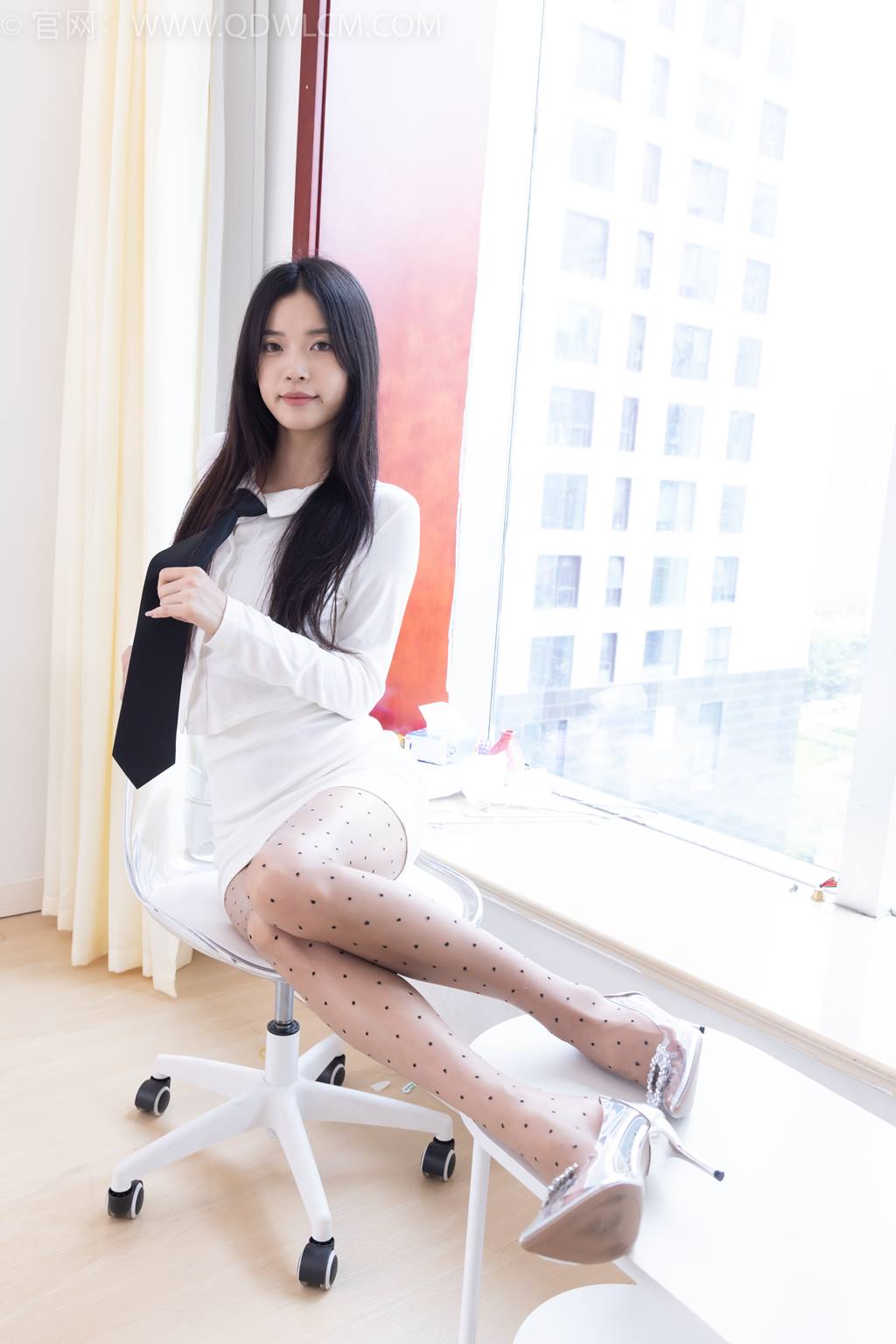 物恋传媒 NO.2431 茯苓-两双高跟鞋、两双丝[160P/1V/3.56GB]