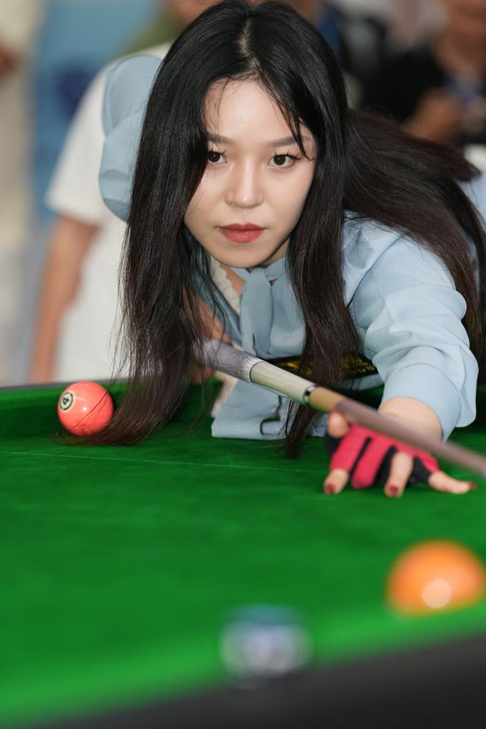精选街拍作品 NO.5931 甜美优雅台球妹[127P/389MB]