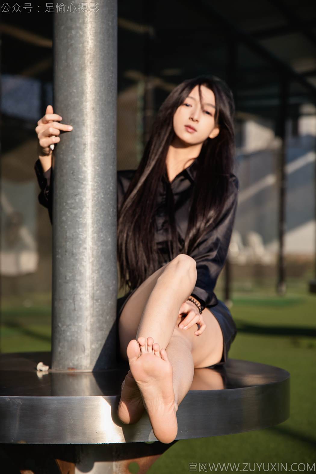 足愉心 NO.020 云悦（搭配：黑色衬衫、皮裙、高跟鞋、裸足）[120P/2V/11.2GB]