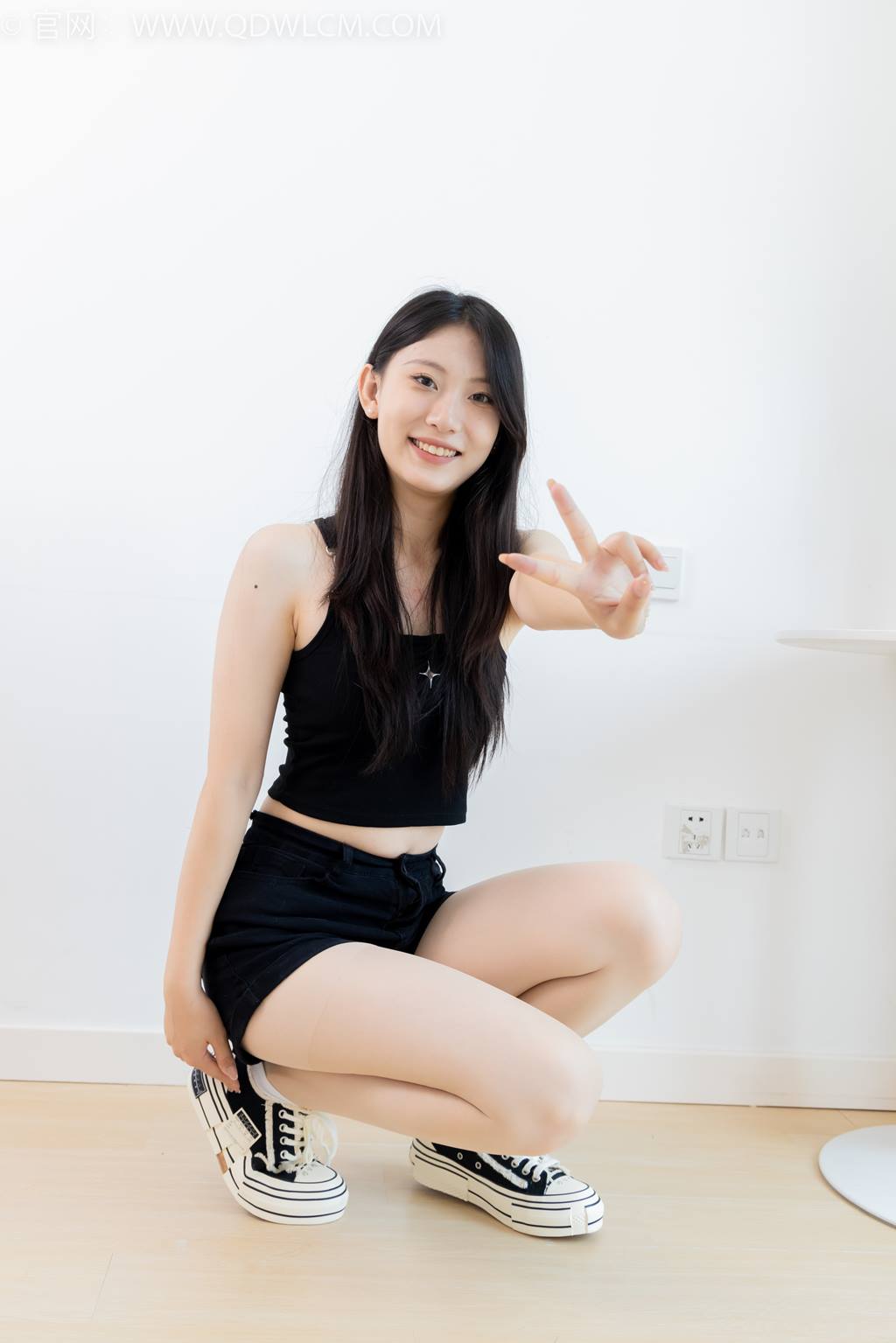 物恋传媒 NO.2433 奶糖-帆布鞋、白棉袜、肉丝[150P/1V/3.50GB]