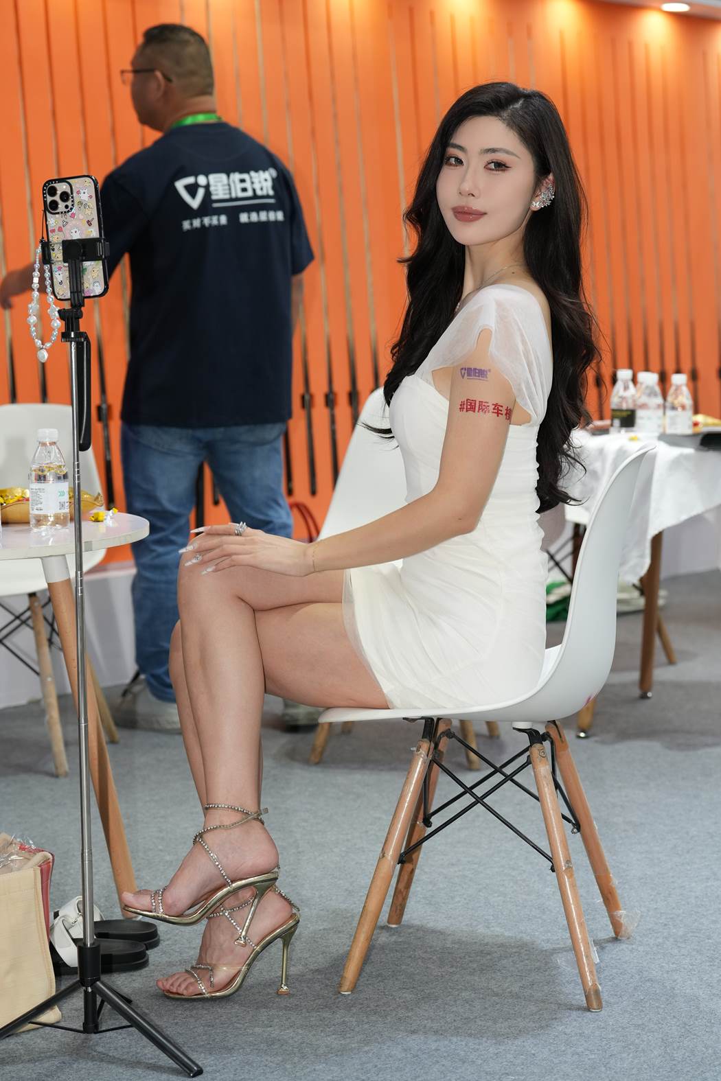 精选街拍作品 NO.5901 一字肩白裙[155P/483MB]