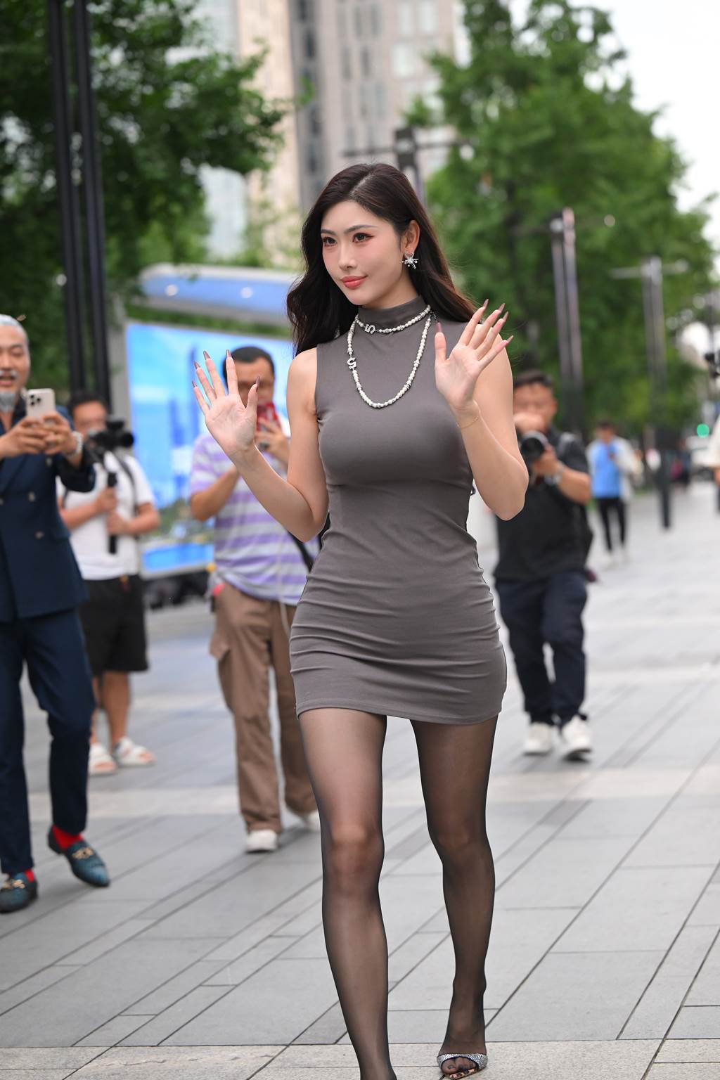 精选街拍作品 NO.5997 黑丝灰色修身裙[165P/380MB]