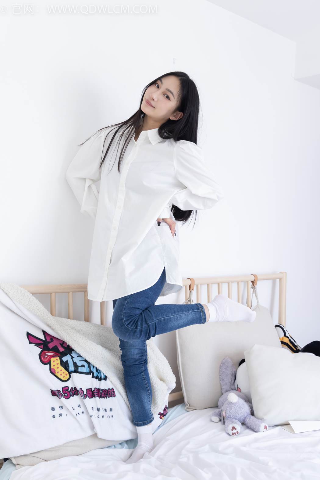 物恋传媒 NO.2418 小影-帆布鞋、白棉袜、短白丝、裸足[170P/1V/5.35GB]