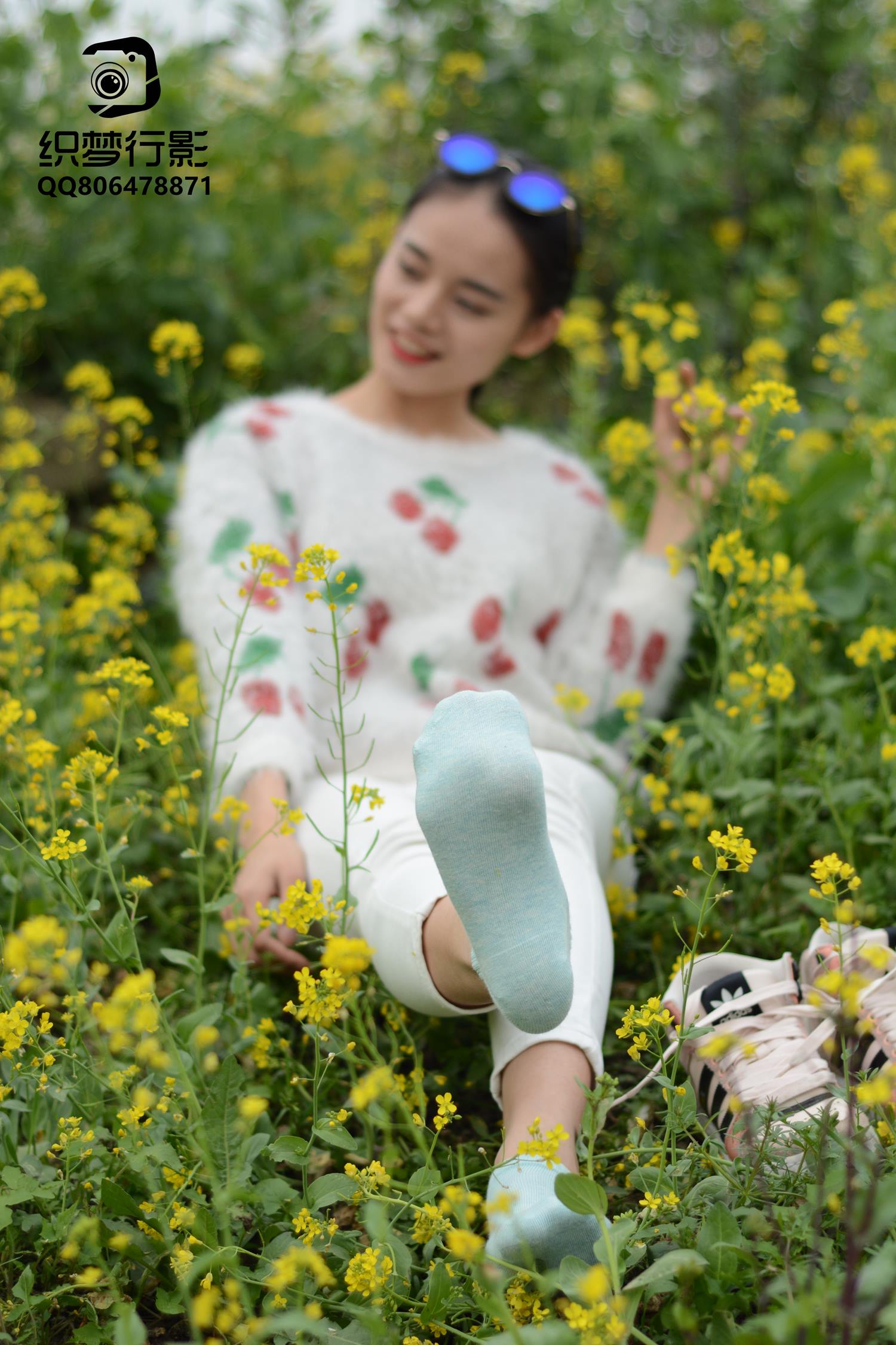 [织梦映像]NO.098 油菜花田里的棉袜 [199P/1.13G]