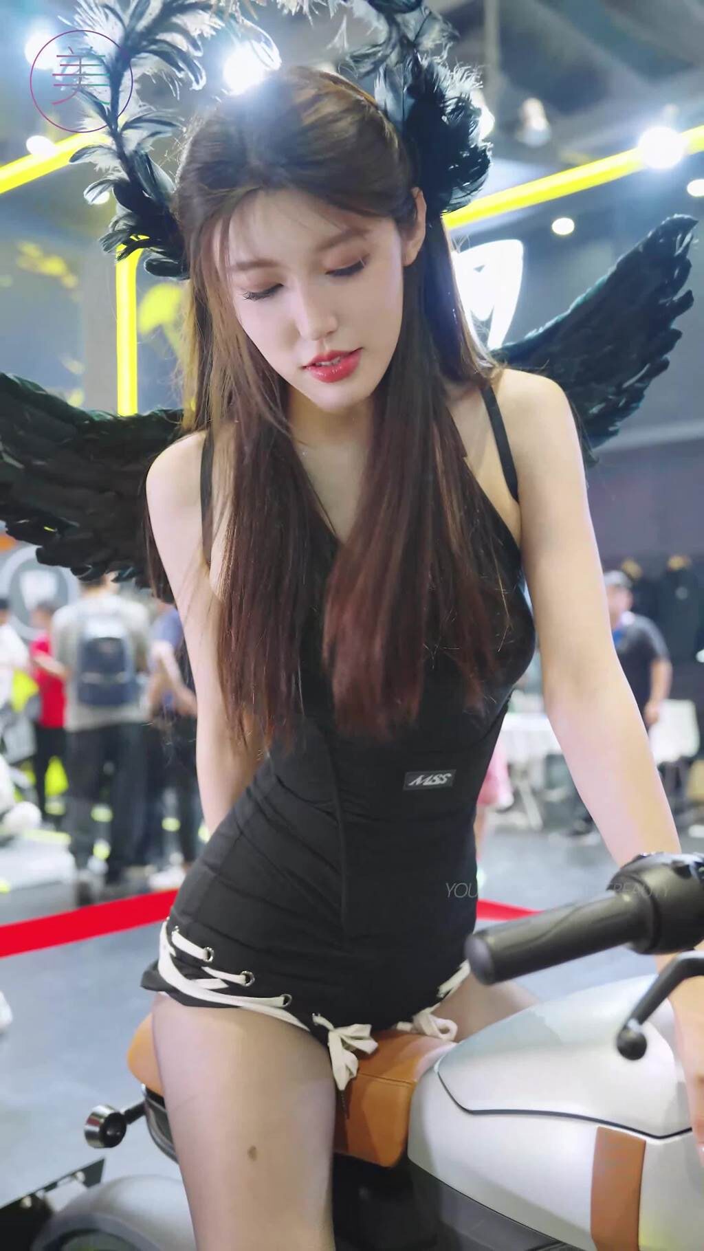 NO.1480 2024 华南电动车展 车模随拍 #小乌苏 黑丝情趣 04[1V/336MB]