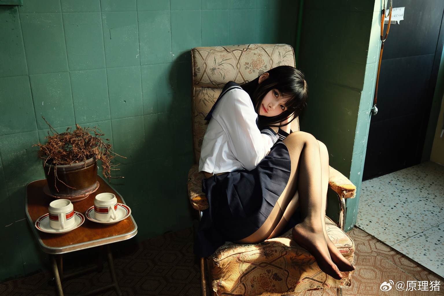 白莉爱吃巧克力 - 原理猪 闺房JK[19P/732MB]