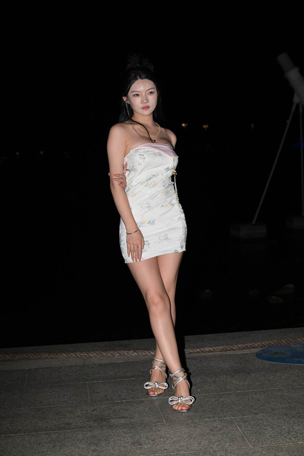 精选街拍作品 NO.6151 白色抹胸裙[107P/216MB]