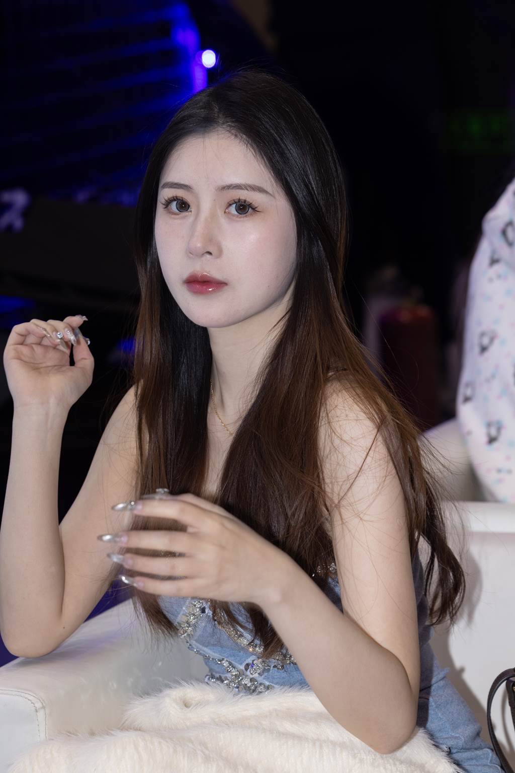 精选街拍作品 NO.6083 精致亮片裙[114P/351MB]