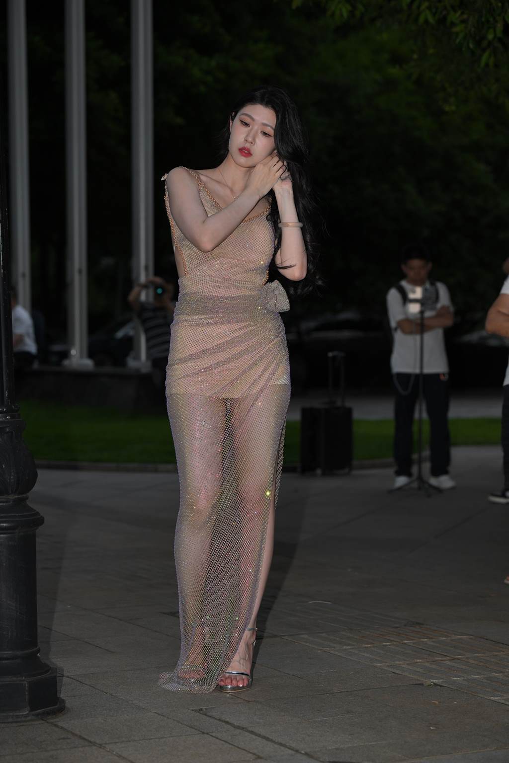 精选街拍作品 NO.6085 棕色缕空长裙[77P/238MB]