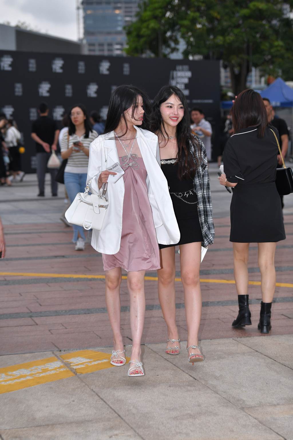 精选街拍作品 NO.6050 甜美清新气质小姐姐[106P/394MB]