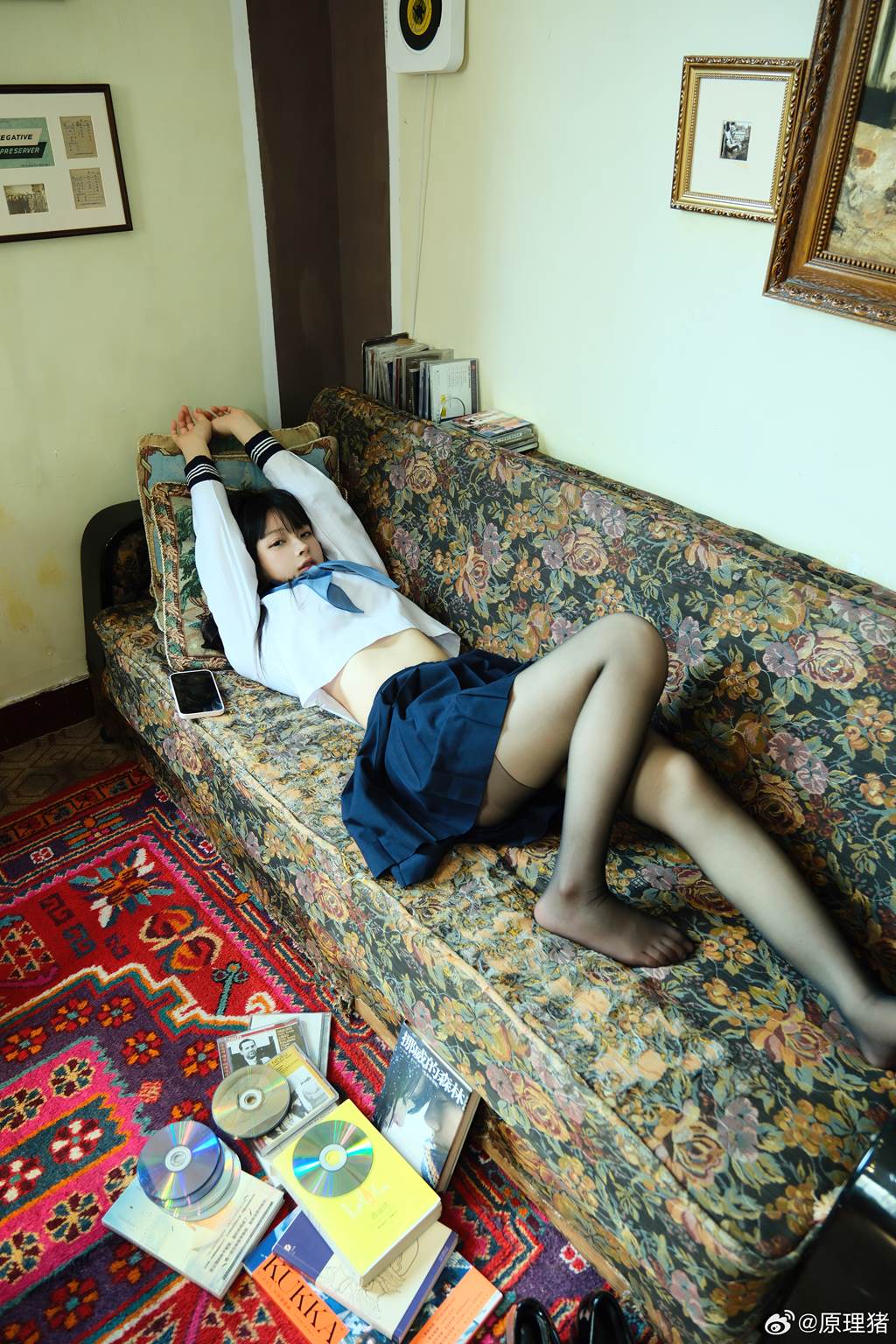 白莉爱吃巧克力 - 原理猪 闺房JK[19P/732MB]