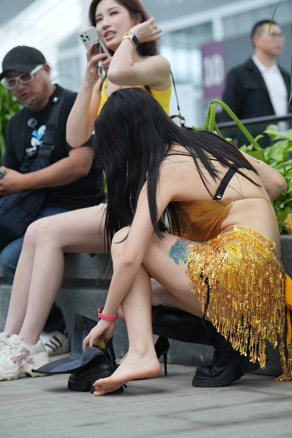 精选街拍作品 NO.6088 金色套装裙[76P/266MB]