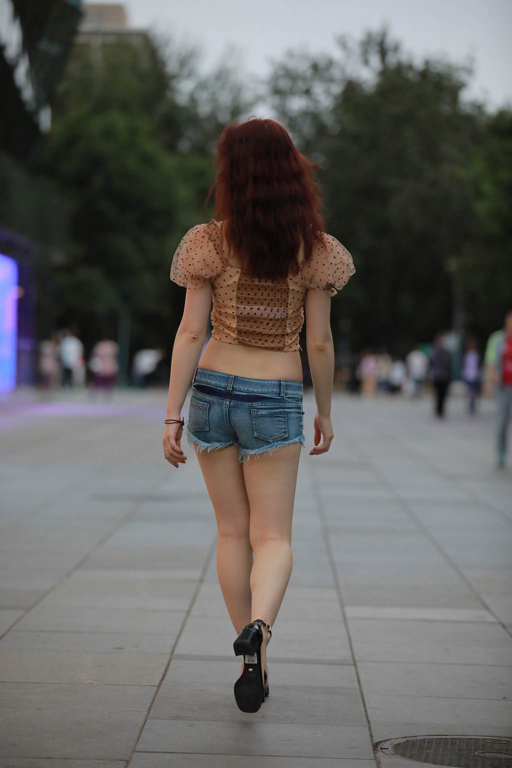 精选街拍作品 NO.6144 牛仔热裤美女[132P/207MB]