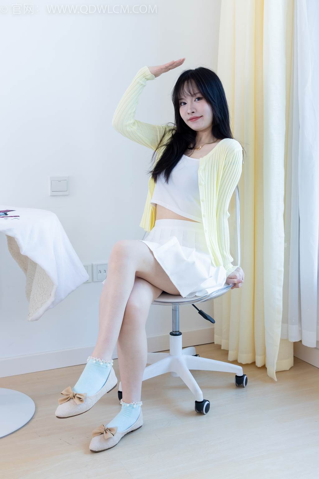 物恋传媒 NO.2457 小酒-平底鞋、浅蓝色短棉袜[158P/1V/4.39GB]